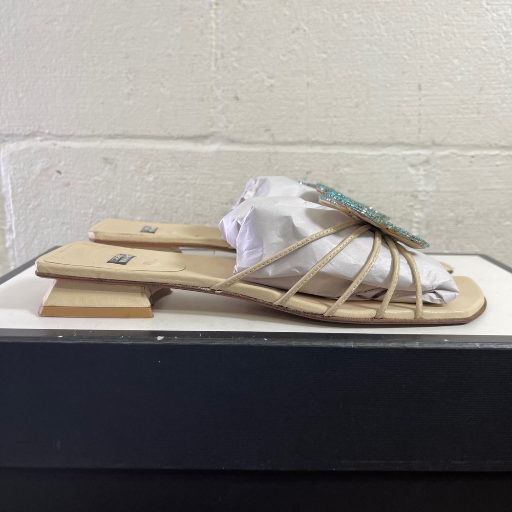 Stuart Weitzman Cream Leather Butterfly Beaded Fashion Sandals Women's 8.5 B